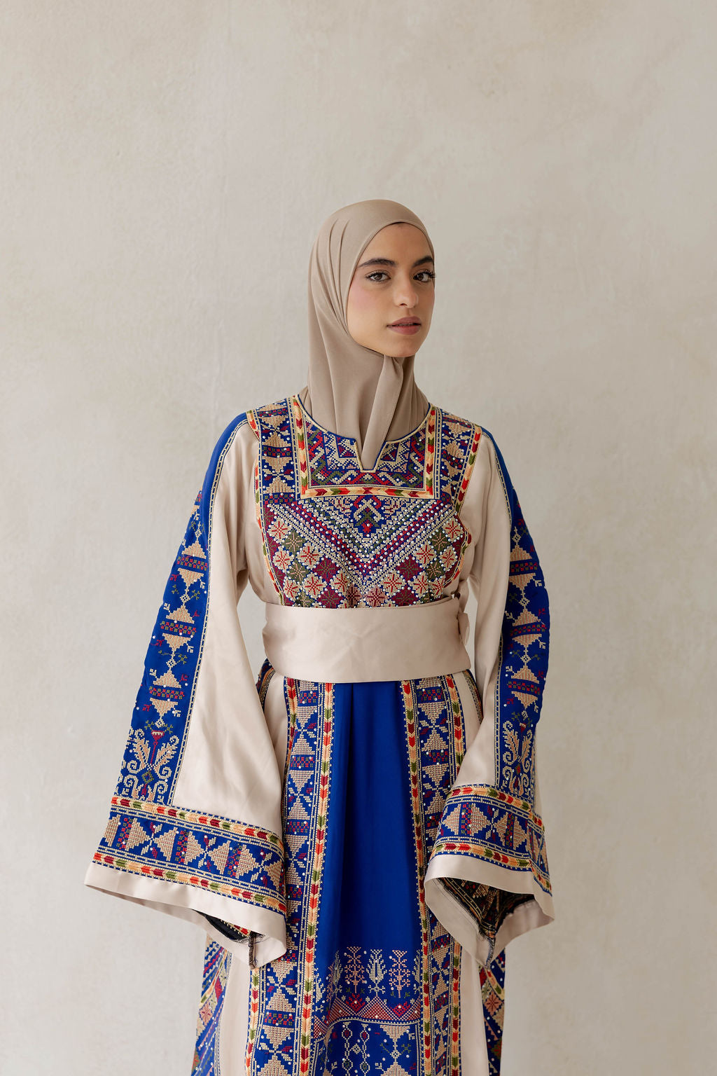 Thobe Tradizionale Palestinese Di Lusso – Taglia 14-16 – Nero Ricamato – Abito Lungo Donna - Foto 2